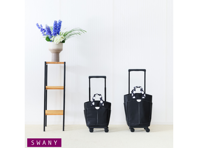 【SWANY】フェミニン×モードの新デザイン。気分が高まるドットアクセントのキャリー「D-726 クララ」発売のお知らせ