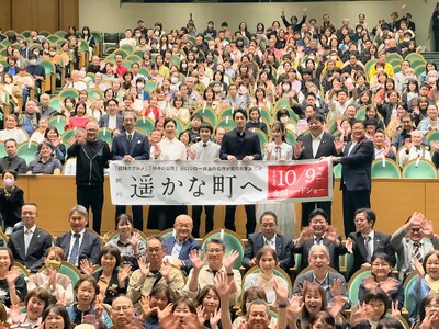 ���挧�o�g�̒J���W���[���̖�������ʉf�扻�f��w�y���Ȓ��ցx�@�S�����J5���O�̊�����I���ʉ�@��J��������A�ꓡ���ꂳ��A�˓c�ؕ䂳��炪�o�d