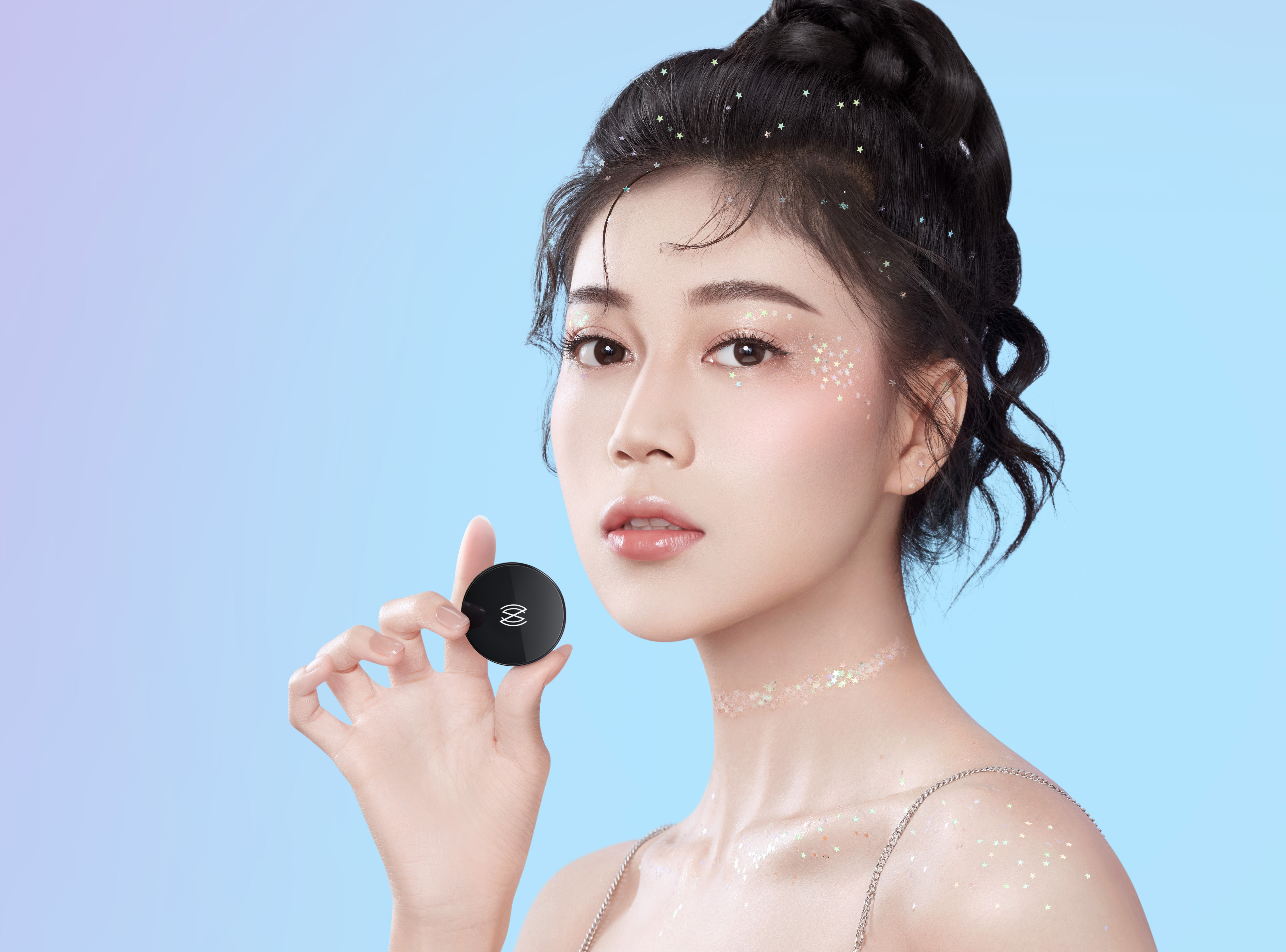 中国コスメZEESEAから前代未聞の直径3ミリ超え！宝石のような星形ラメが輝きを放つ「グリッタージェリー」登場