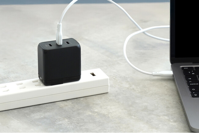 最大PD65W出力でノートパソコンの充電も安心。GaN採用でコンパクトなAC充電器 OEC-APD65C3G-BKを発売。
