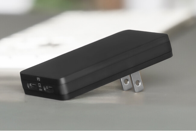 たった14mmにPD65W出力が可能なUSB Type-Cポートを2基搭載！GaN採用のAC充電器 OEC-APD65C2G-BKを発売。
