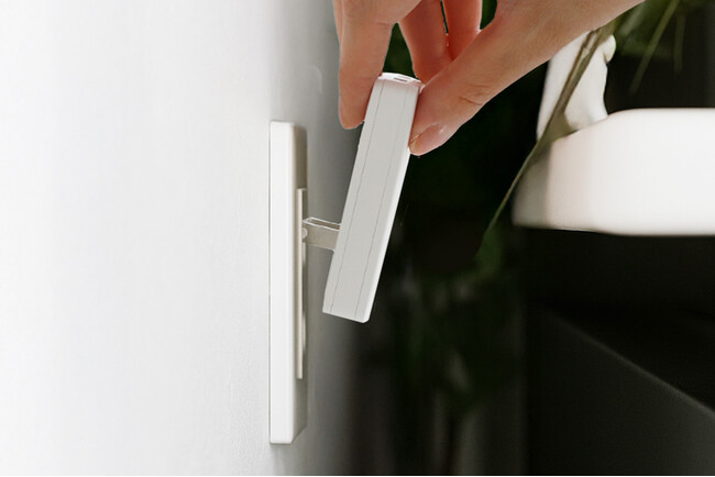 クレジットカードや名刺よりも小さい！最大PD45W出力対応の薄型AC充電器「OEC-APD45C2G-WH」を発売。