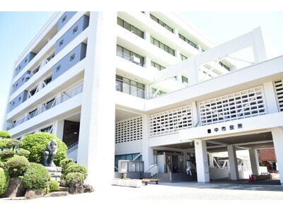 市役所にコンビニがオープン