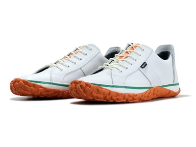 オン・オフ兼用ゴルフスニーカーを発売