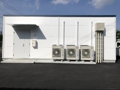 放射冷却素材「SPACECOOL」がQTnetの通信局舎へ新規採用 局舎内部温度が最大5.3℃低下、エアコン設定温度を最大4℃上げることで消費電力を削減