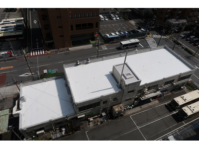 東京都交通局で放射冷却素材「SPACECOOL」を活用した防水シートの実証試験開始 今夏の都営バス営業所の空調エネルギー削減へ