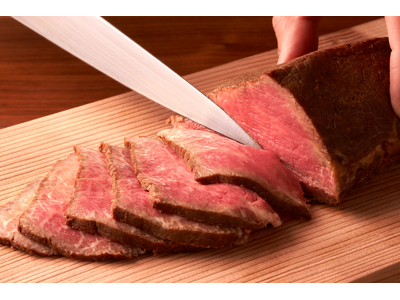 ＜国内における牛肉流通割合は僅か0.7%の超希少和牛＞ “幻”と称される【あか牛】で仕立てたプレミアムロ...