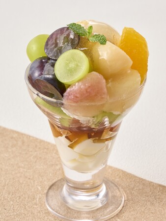 【湯葉と豆腐の店 梅の花】旬のフルーツがたっぷり！秋のご褒美「桃と葡萄のフルーツぱふぇ」発売