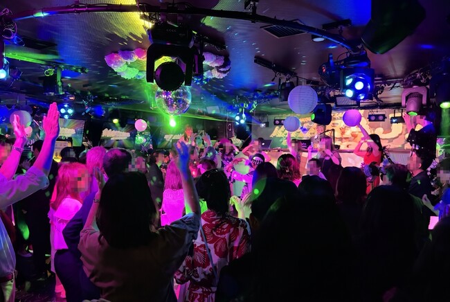 『マツコの知らない世界』で紹介された「ディスコ婚活パーティー」を開催！非日常空間で楽しむ、ミドル・シニア世代の婚活イベント