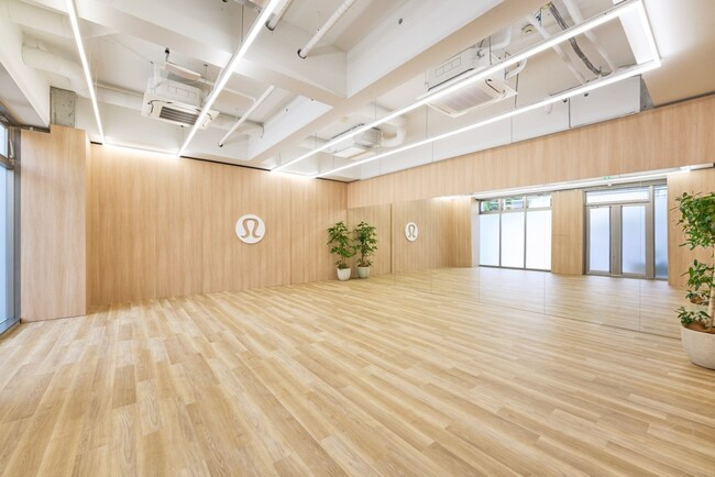lululemon、東京・神宮前のHarajuku Pop-up Storeでヨガやピラティスなどの無料クラス「Move Together with lululemon」を開催