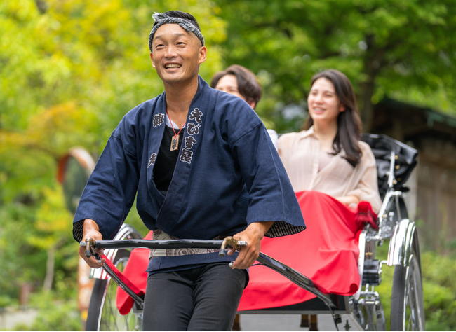 日本の夏を、日本の知恵で乗り切る 猛暑の浅草で人力車俥夫とお客様へ“冷たい飲むだし"を提供 日本文化を支える俥夫を、日本の食文化"だし"で応援