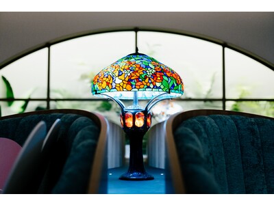 「アニヴェルセル 表参道」で楽しむアート空間　Anniversaire meets Art ティファニーランプなど期間限定で数多くの作品を展示