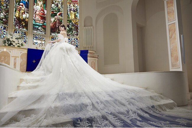 新たなプレミアムラインのウェディングドレスを発表！ アニヴェルセルとTAKAMI BRIDALが織りなす「ダイヤモンドシリーズ」誕生