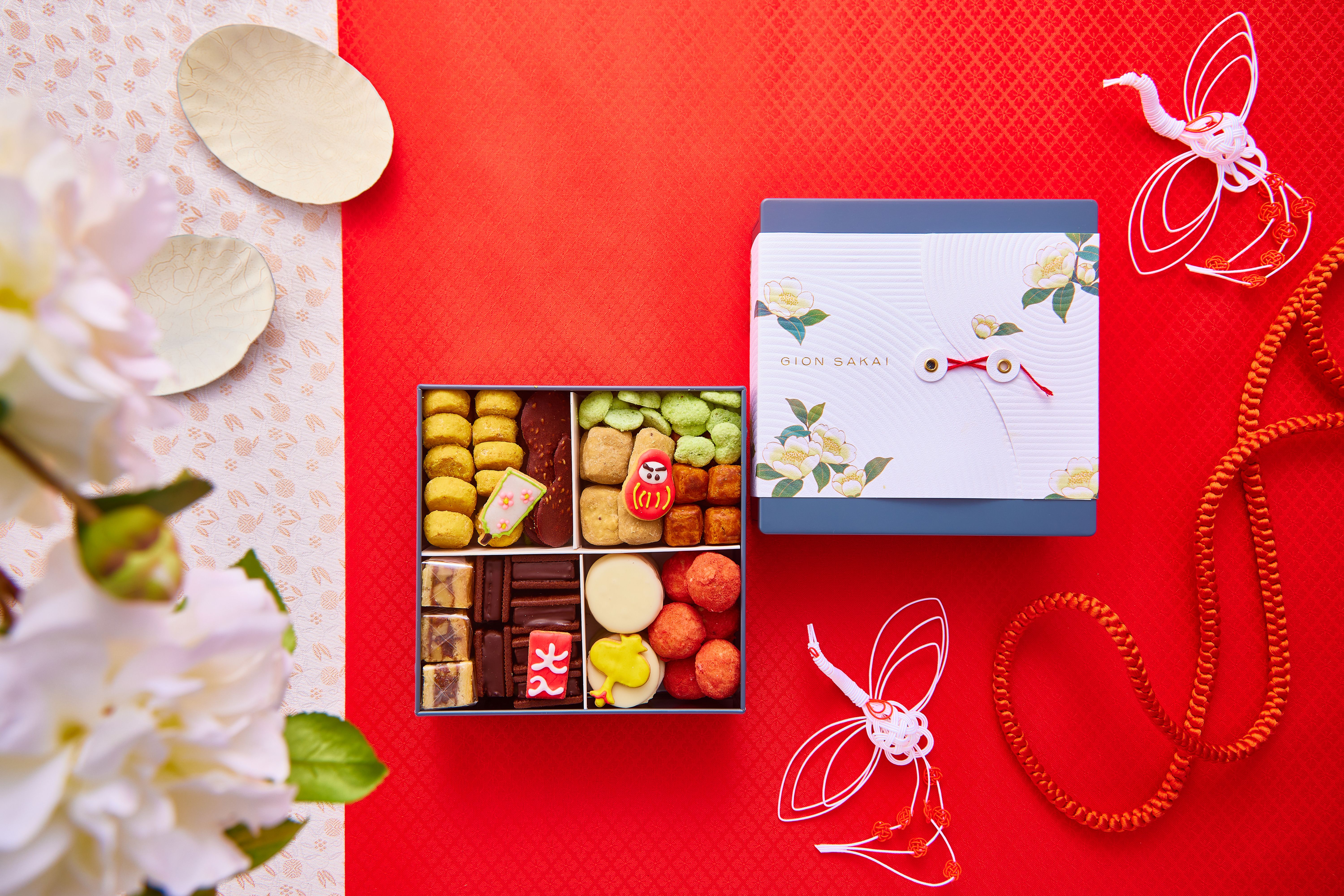 お正月を彩る「初春おせち缶」と和のテイストを加えた「ガレット・デ・ロワ」を期間…