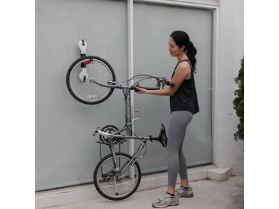 【新商品】ねじ・くぎ不要で簡単に壁に取りつけられる「FECA 壁掛け自転車ハンガー」新発売