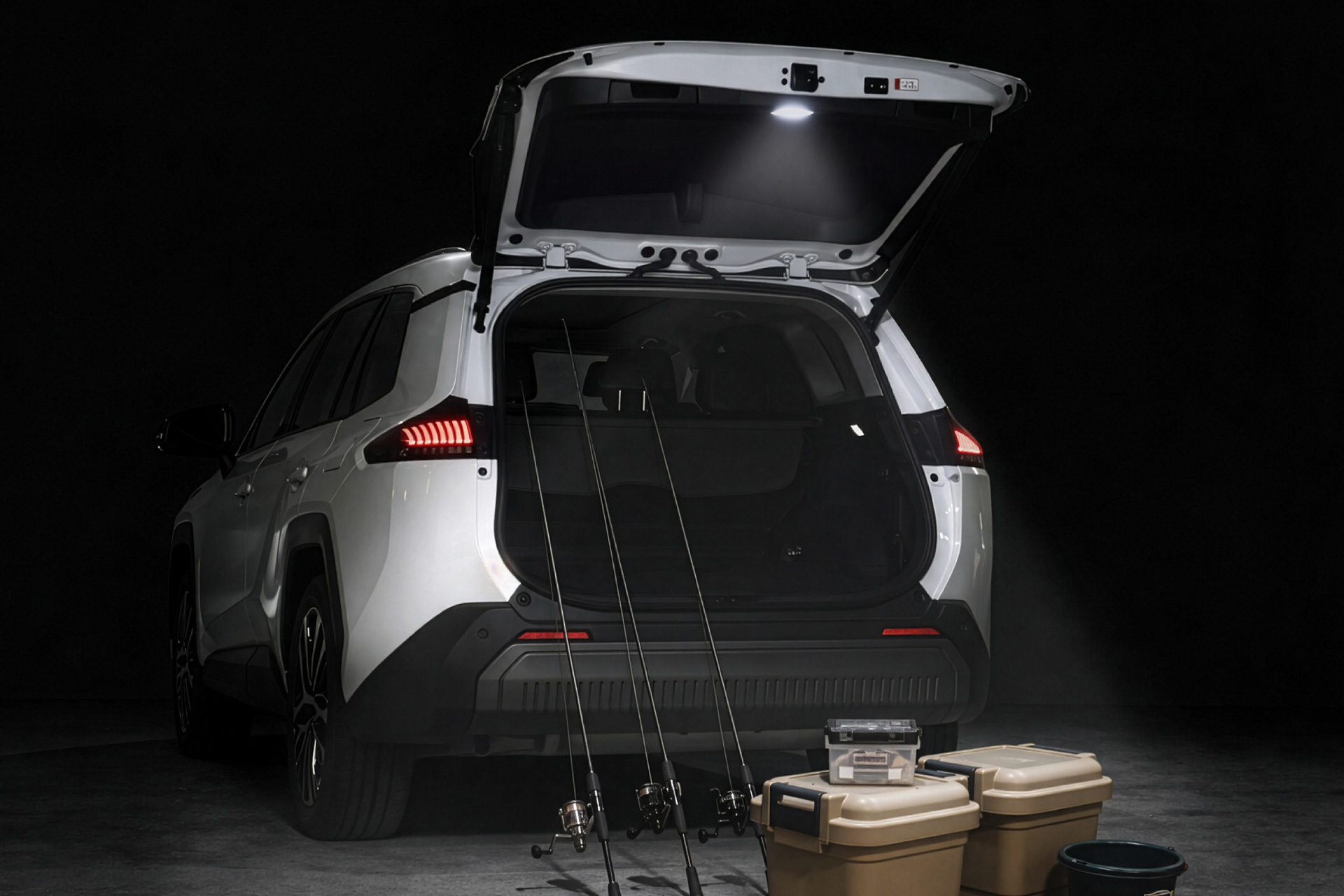 【新発売】RAV4 60系専用！爆光LEDで荷室の奥までスッキリ見える、夜の「…