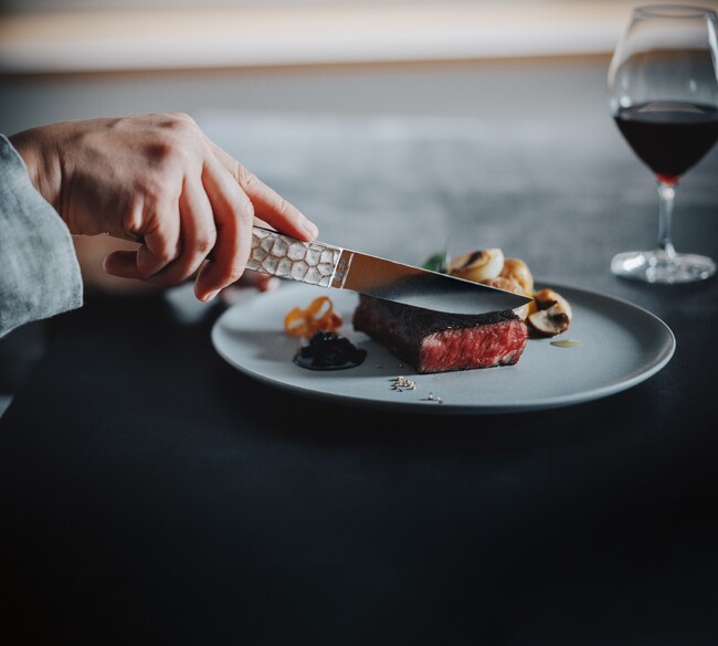 フランス発ブランド「sen」第二弾！白ネギが甘くなる洋包丁と一枚板ステーキナイフを発売