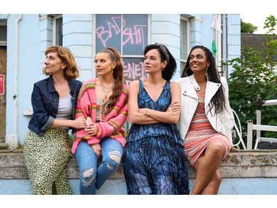 リリー・アレンほか主要キャスト陣が作品について語る特別映像を初公開！ 四姉妹とその一家の日常を描くコメディドラマ『ドリームランド　渚の四姉妹』 「スターチャンネルEX」にて独占日本初配信スタート！