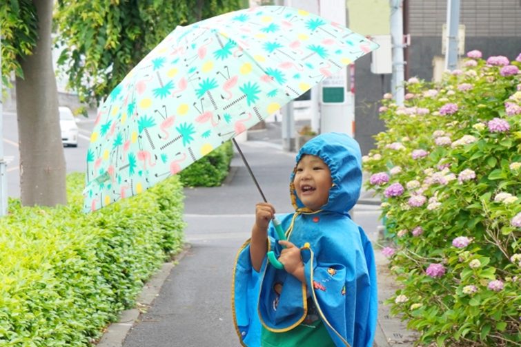 とうとう梅雨の時期到来！ポンチョについて調査しました！【1000人アンケート】