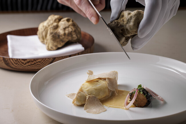 【フォーシーズンズホテル東京大手町】至高のクリスマスメニューの数々、5日間限定でペストリーショップの設置