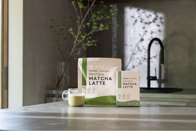 インナーケアブランド『be my flora』より世界的モデル Sanne Vloet氏と開発した「be my flora×Sanne Vloet PROTEIN MATCHA LATTE」 が新発売