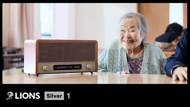 ニチイの介護現場で導入検証を進めるAIラジオ機器「RADIO TIME MACHINE」、カンヌライオンズ2026 Innovation部門において銀賞を受賞