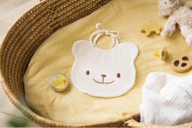 【WELEDA × PRISTINE スペシャルコラボキャンペーン】ママとベビーをやさしく包む。ヴェレダとプリスティンの特別なコラボレーション。