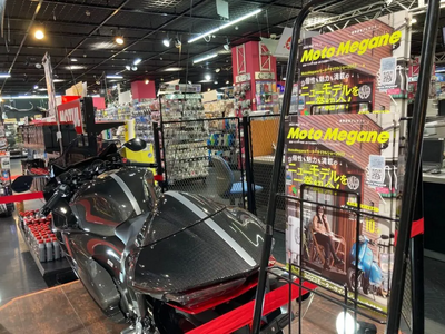 バイク専門のフリーマガジン『モトメガネ』　全国の二輪用品店に設置開始