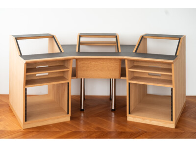 「メードインジャパンの美しい木製ミキシングデスク」DTM家具ブランドPYTHAGORAが新商品「Mixing desk 40U」をECサイトで販売開始