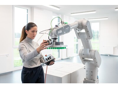 ABBの新しい産業用協働ロボット「SWIFTI(TM)」は、クラス最高レベルのスピード、精度、安全性を実現します