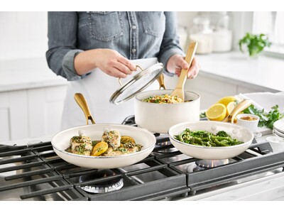 食卓が華やぐ、美しさと機能性を兼ね備えた調理器具グリーンパンの人気シリーズ「Studio（ストゥディオ）」に待望の新色「クリームホワイト」が登場！2025年11月下旬より発売開始