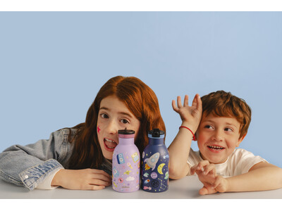 �C�^���A���E24Bottles����Җ]�́u�L�b�Y�R���N�V�����v���o��I�����ȒT���Ƃ̖����Ɋ��Y���A�T�X�e�i�u���ȃX�g���[�t���{�g����2026�N3��11�����V����