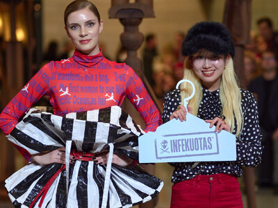 �y��㕶�������w�@�z���Ɛ��E�|�{����A���ۃt�@�b�V�����R���y�uINJEKCIJA�v�ōō��]���B�ŏ�ʎ�܎ҁuLaureate�v�̈�l�ɑI�o