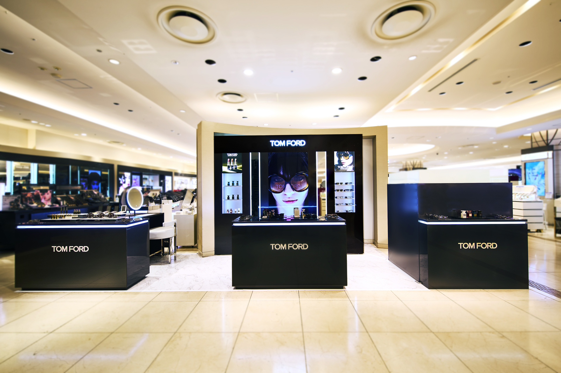 トム フォード ビューティ×トム フォード アイウエアのPOP UP EVENTを実施。