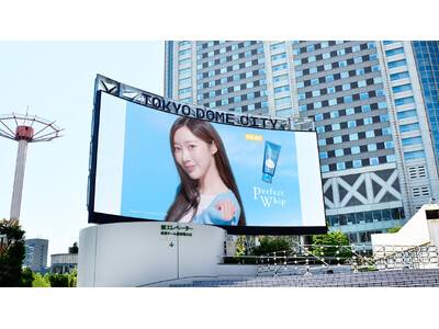 GISELLEが放つ透明感が東京ドーム周辺に。SENKAグローバルアンバサダー GISELLE of aespa登場、「ピタ！洗顔」で2日間限定ジャック