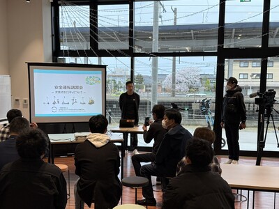 富山県滑川市で次世代モビリティ「TOCKLE」の正しい乗り方を学ぶ出張授業と試乗会を実施し、市民の方々が体験