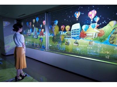 子供達のデザインした気球が佐賀の夜空に舞い上がる