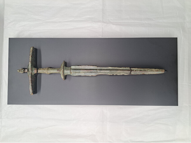 プレスリリース「【山口県長門市】重要文化財指定70周年記念特別公開「古代の謎　向国（むかつくに）の有柄細形銅剣（ゆうへいほそがたどうけん」山口県初公開」のイメージ画像