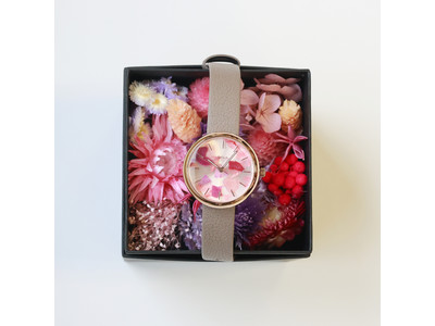 母の日の贈り物に。前田有紀さんのフラワーブランド「gui flower design」とのコラボレーション腕時計『SPICA × gui』より、数量限定モデルを発売！
