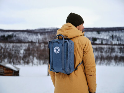 スウェーデン発アウトドアブランド FJALLRAVEN より、樹木を原料にした新しいオリジナル素材のKanken、『Tree Kanken』を発売