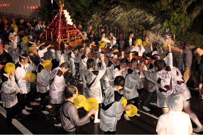 湯を浴び、神輿を担ぐ--湯河原温泉「湯かけまつり」神輿担ぎ体験ツアー発売　特急「踊り子」で行く、宿泊・日帰りから選べる参加型プラン