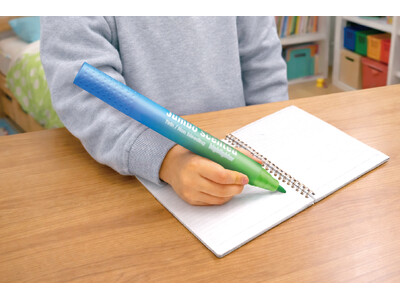 でっかく描けて気分爽快！大人から子どもまで楽しめる「巨大」ツインマーカー＆えんぴつが5月新発売