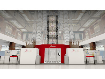 2024年クリスマスシーズン、＜バカラ＞製 高さ約10メートルの巨大シャンデリアタワーが日本橋三越本店に登場。