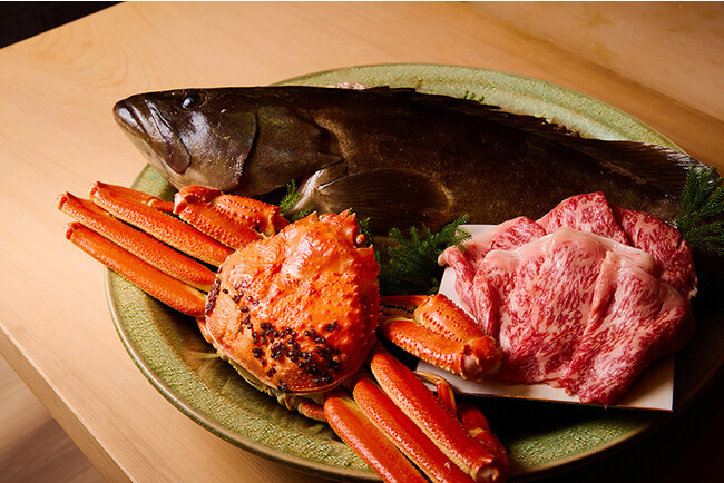 【THE THOUSAND KYOTO】京都駅近くのホテルで愉しむ旬の味わい 100食限定「クエ・蟹・牛会席」のメイン画像