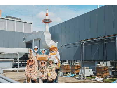 SDGsを学ぶ “都市養蜂見学ツアー” 予約受付を開始 京都駅前のホテルで育むミツバチの観察や巣箱の見学も
