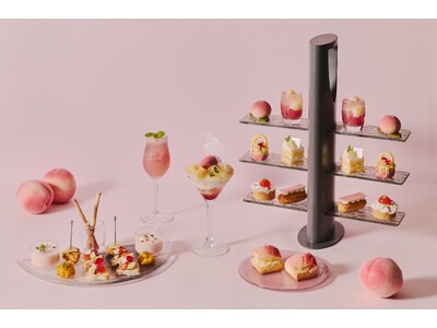 瑞々しいフレッシュの“桃”を「飲んで」「食べて」味わい尽くす至福のアフタヌーンティーを提供 フレッシュの桃を飴細工で飾ったパフェや、愛らしい桃ムース、桃の生スコーンなど