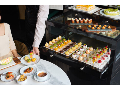 「La Jyho Terrace」にてデザートワゴンでプレミアムな午後のひとときを愉しむ夏のスイーツビュッフェ「The Royal Lounge ～Sweet Symphony～」を開始