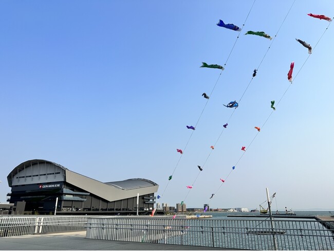 プレスリリース「初開催!!神戸の港の空にこいのぼりが泳ぐ？！アトアの入口に色とりどりの「こいのぼり」を掲揚します！」のイメージ画像