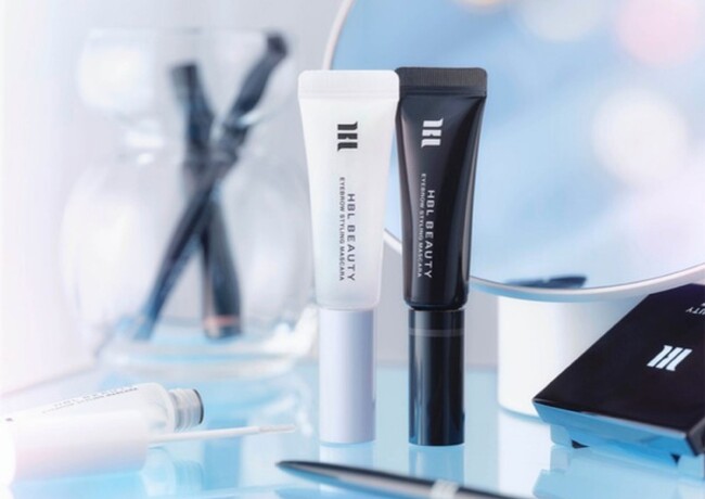 2人に1人が眉毛に悩む時代。その答えに、700万眉の知見をもつHBL BEAUTYから『アイブロウブースター』が新発売。描く前に眉毛を起こし、毛流れを整えることが眉メイクの新常識に。