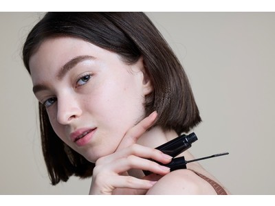 クリアでもない、ブラックでもない眉マスカラ「CLEAR BLACK MASCARA（クリアブラックマスカラ）」誕生!